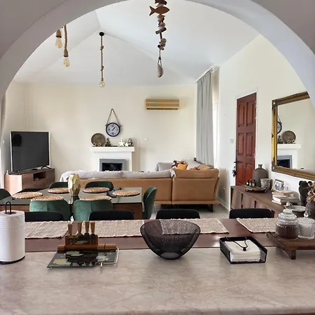 Sunset بيت للعطل بافوس